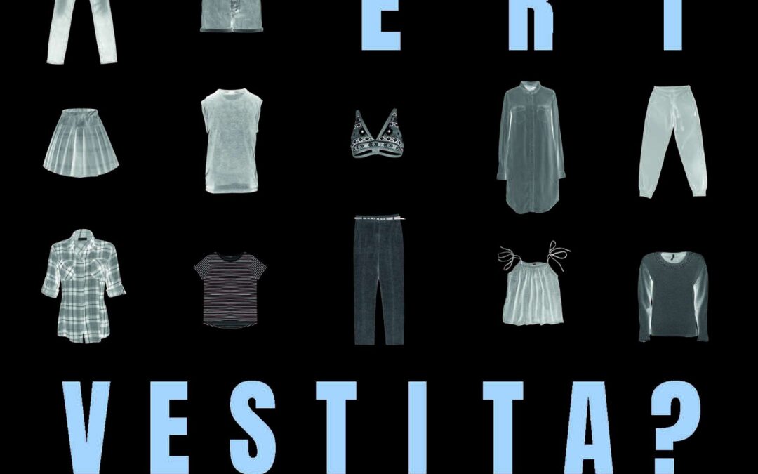 Installazione Com'eri Vestita? Rispondono le sopravvissute alla violenza sessuale all'interno del Festival della Poesia presso il museo MUDEC, a Milano.