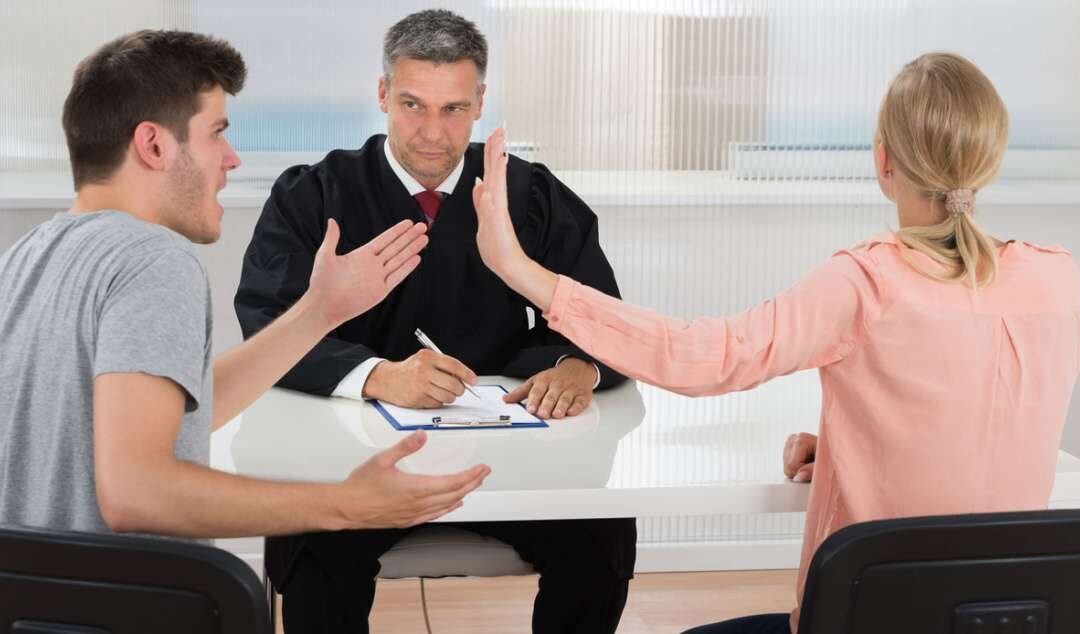 Sul diritto all’assegno pesa l’età della ex e non il contributo al ménage se lui è ricco di famiglia