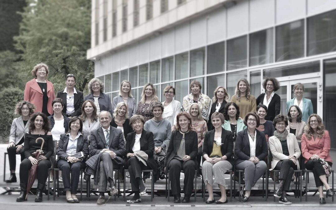 Ventotto scienziate e un solo scienziato: così l’università di Trento racconta la stessa storia a ruoli invertiti, 90 anni dopo Marie Curie