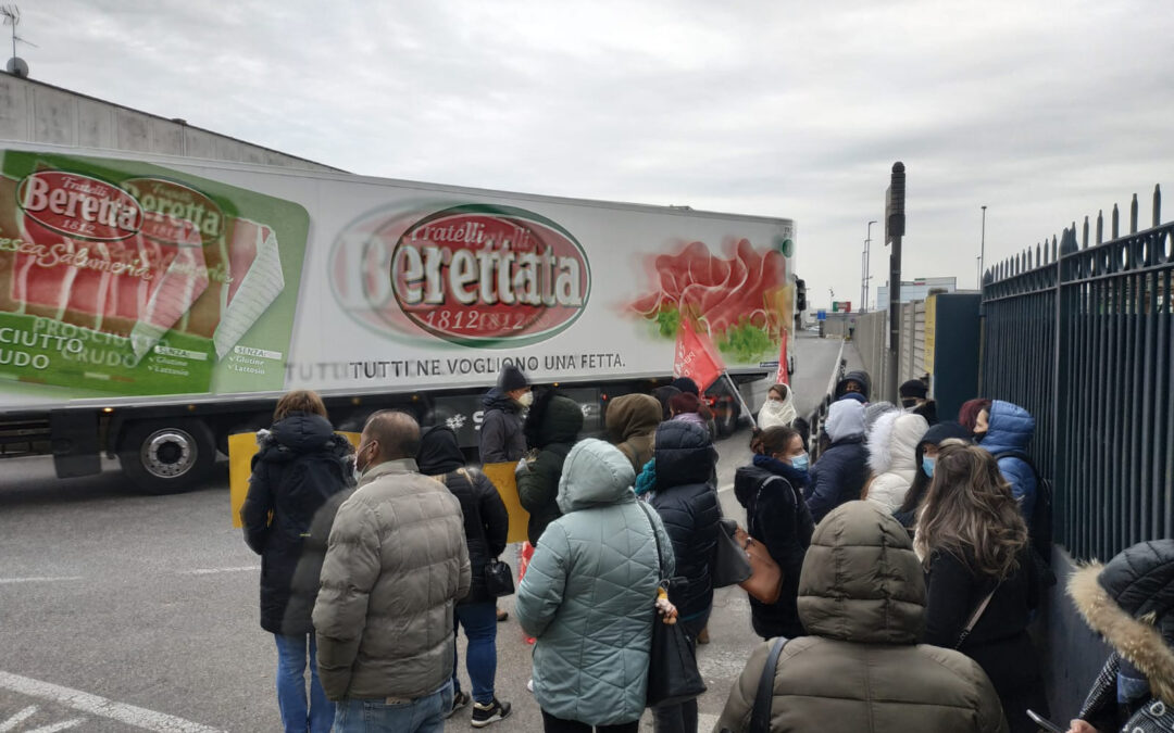 Dall’assemblea Beretta un forte messaggio di unità, incoraggiamento alla lotta, a tutte le operaie e lavoratrici