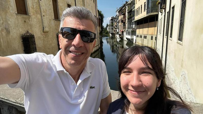 Uomini allo specchio di fronte alla violenza